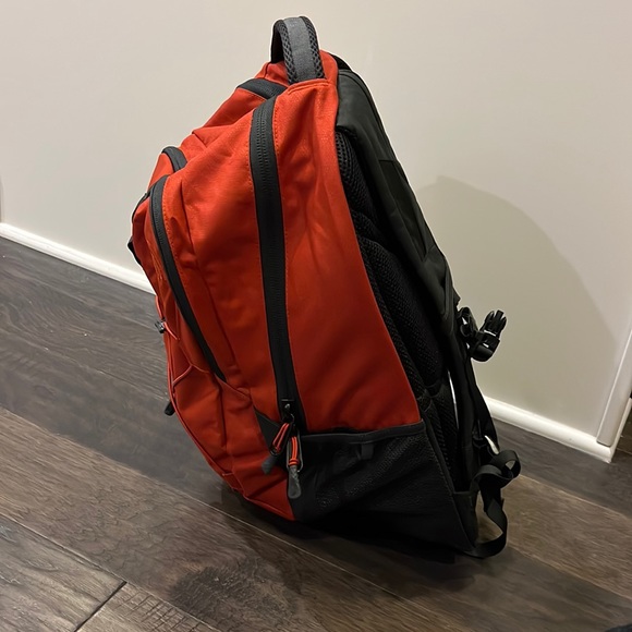 The North Face Jester Backpack 15'' Laptop School book Bag new - Picture 3 of 16